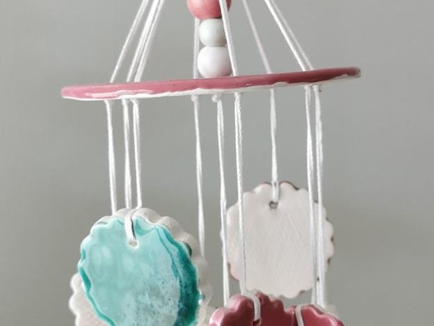Mobile rose et turquoise